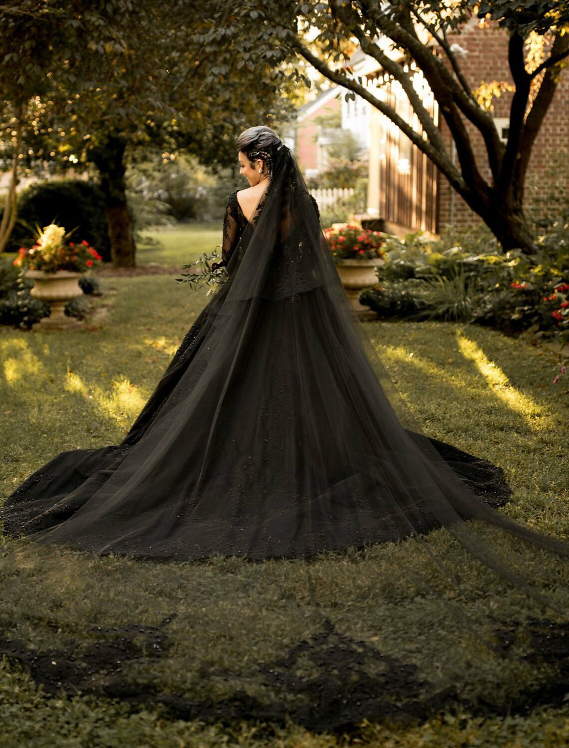 Black Wedding Dresses Formal Ball Gown V Neck Long Sleeve Chapel Train Lace Satin Gothic Fall Halloween Reception Bridal Gowns With Pleats Appliques