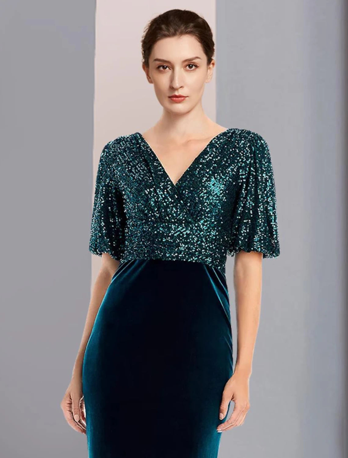Sheath / Column Mother of the Bride Dress Formal Wedding Guest Elegant Vintage V Neck Sweep / Brush Train Sequined Velvet Half Sleeve with Color Block