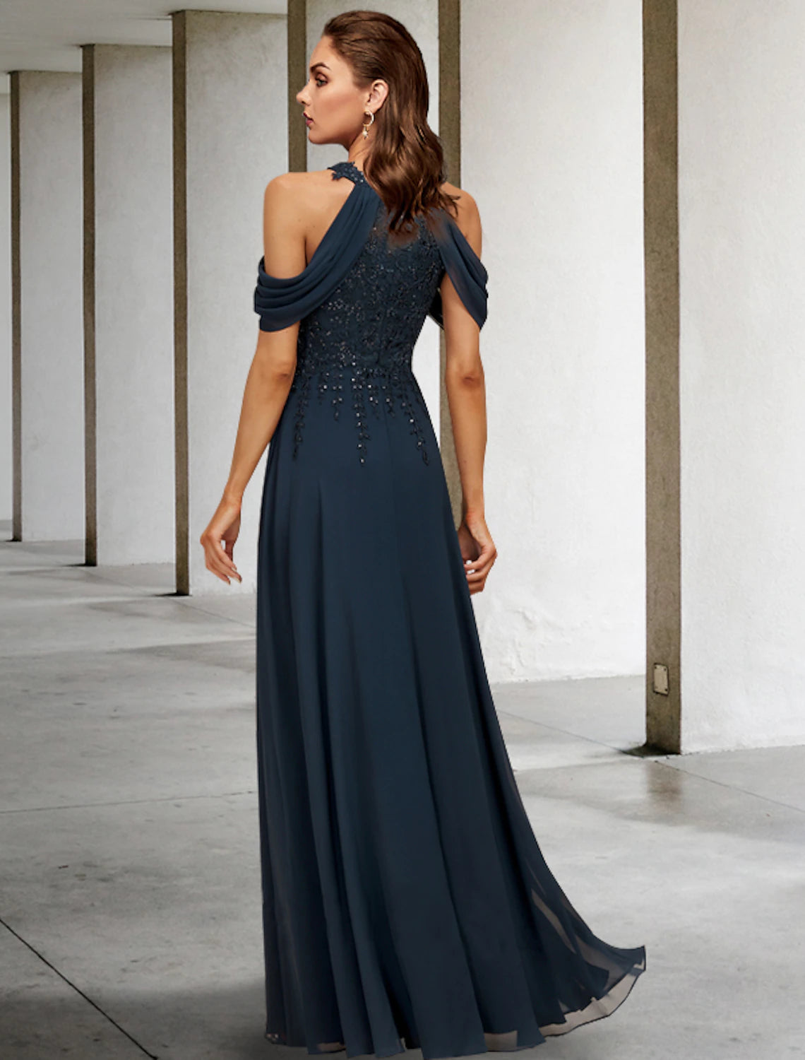 A-Line Mother of the Bride Dress Wedding Guest Elegant Plus Size Halter Neck Floor Length Lace Tulle Sequined Sleeveless with Sequin Appliques