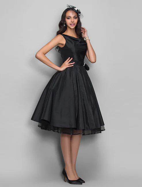 A-Line Cocktail Black Dress Plus Size Vintage Dress Halloween Wedding Guest Knee Length Sleeveless V Neck Taffeta with Pleats