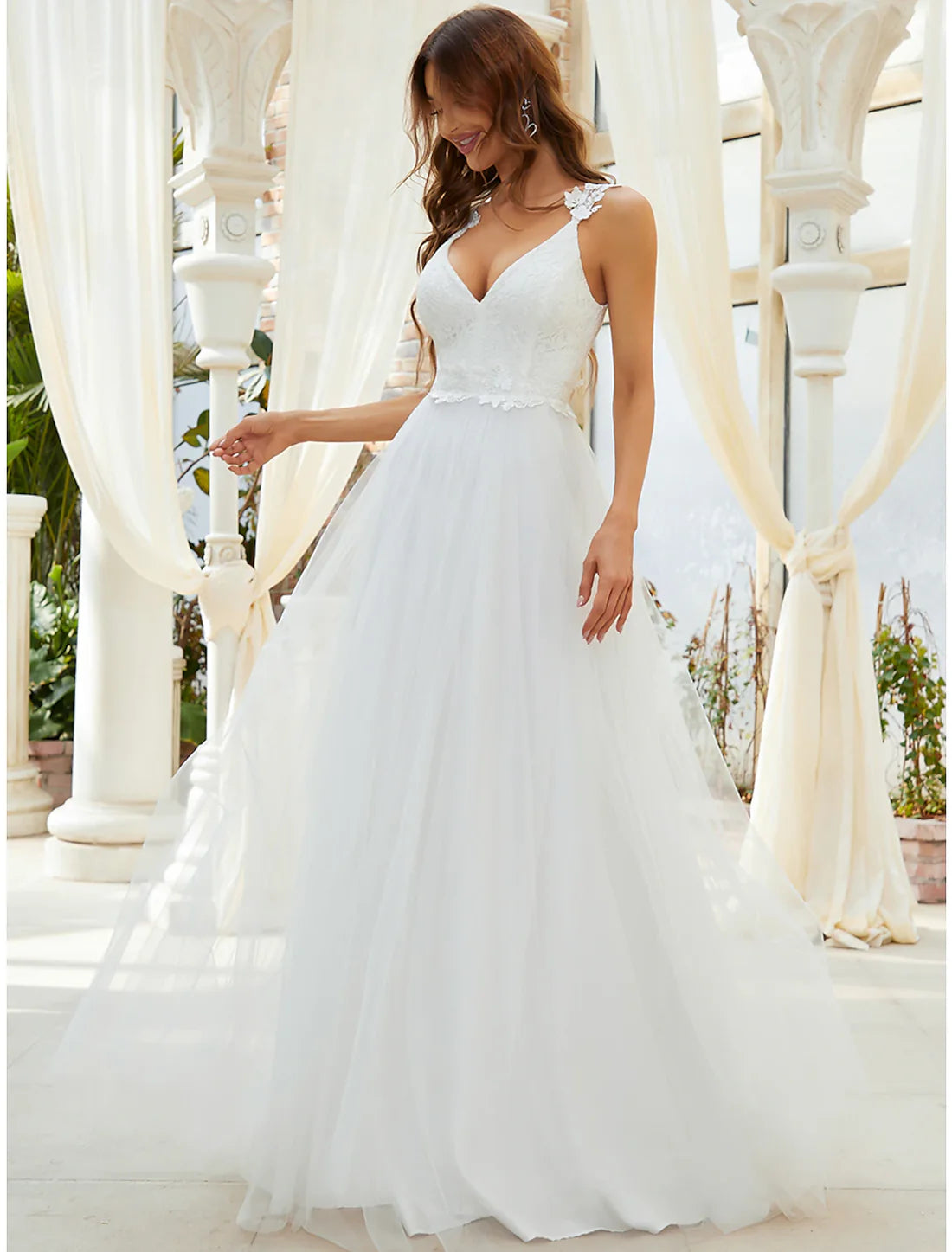Casual Wedding Dresses A-Line Sweetheart V Wire Regular Straps Sweep / Brush Train Tulle Bridal Gowns With Crystals Appliques Bridal Dresses
