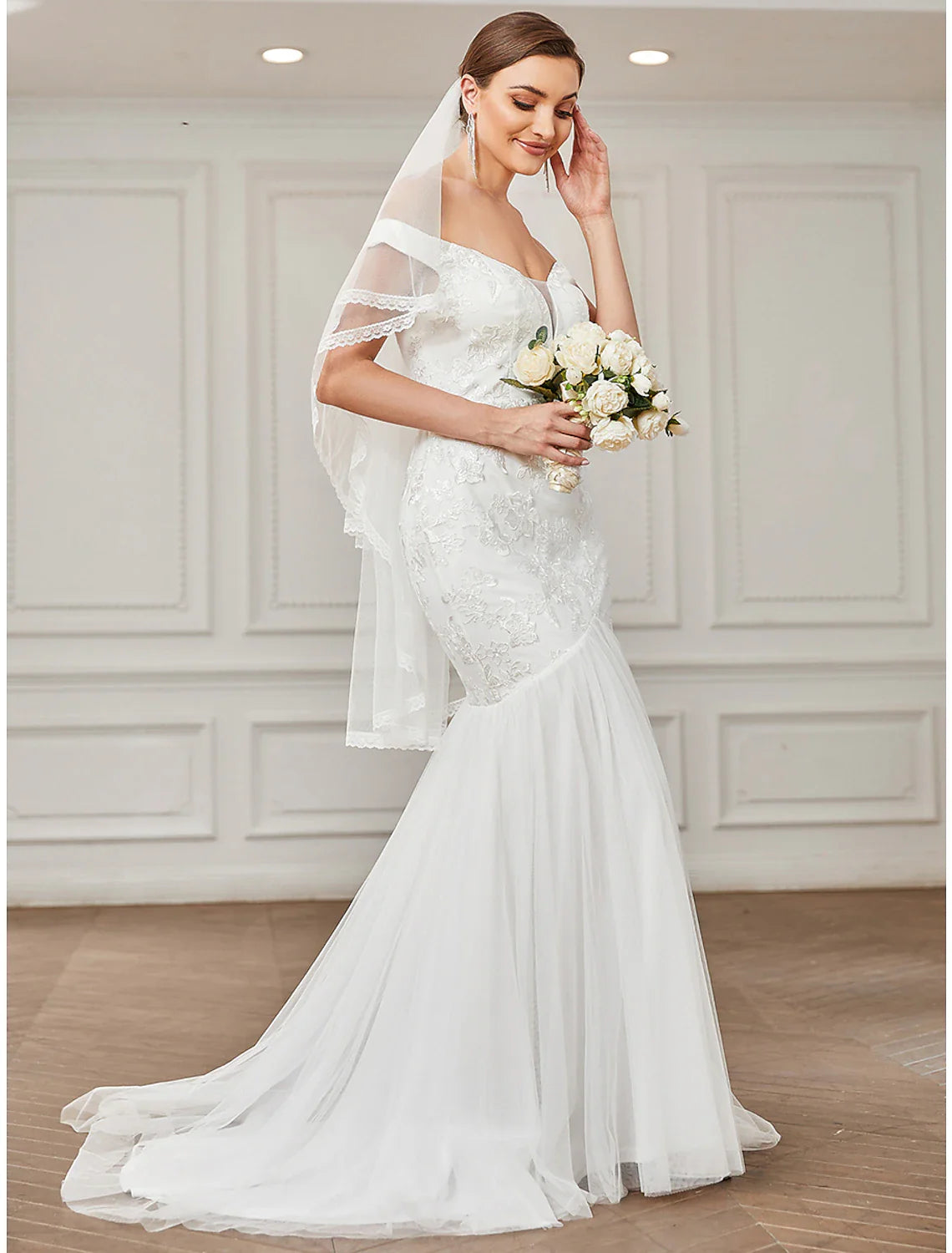 A-Line Off Shoulder Cap Sleeve Sweep / Brush Train Lace Bridal Gowns With Lace Appliques Wedding Dresses