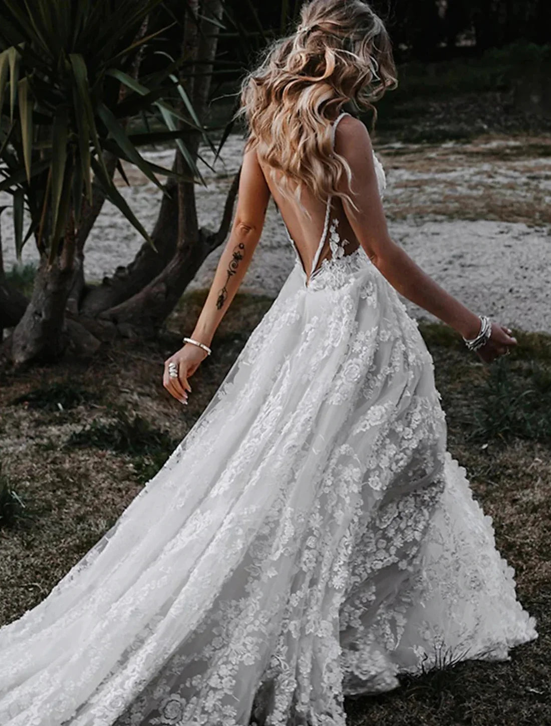 Charming Wedding Dresses A-Line Sweetheart Camisole Spaghetti Strap Court Train Lace Bridal Gowns With Appliques Split Front