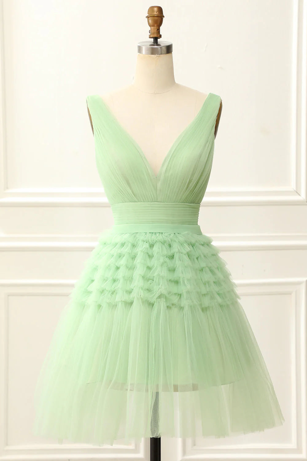 A Line Tulle Short/Mini V-Neck Homecoming Dress With Ruffles