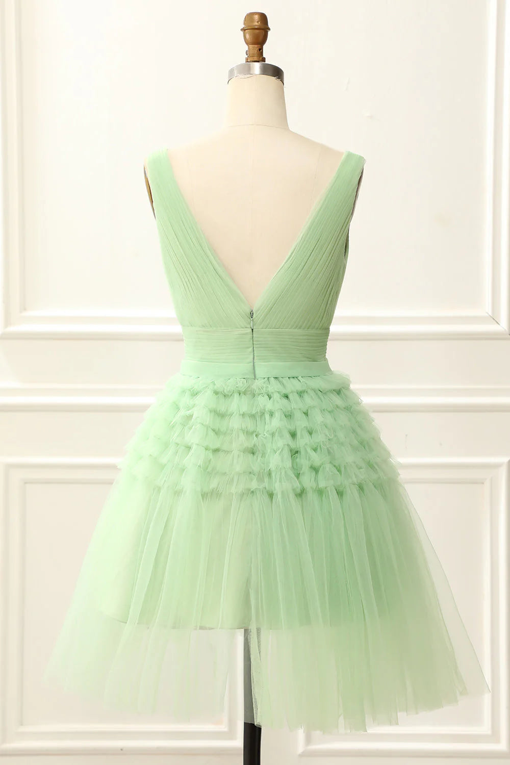 A Line Tulle Short/Mini V-Neck Homecoming Dress With Ruffles