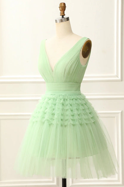 A Line Tulle Short/Mini V-Neck Homecoming Dress With Ruffles