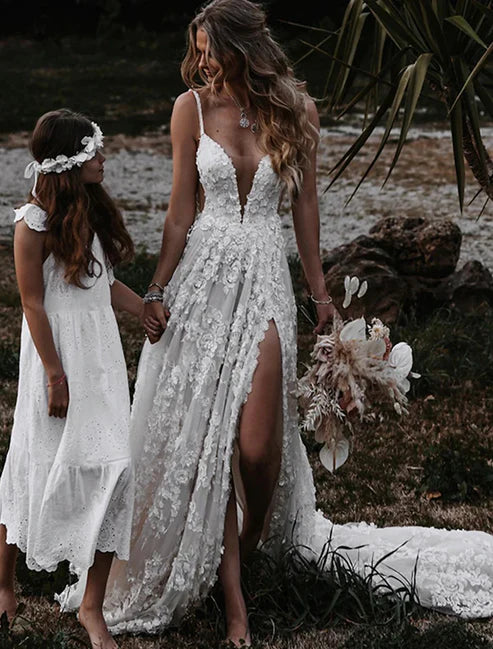 Charming Wedding Dresses A-Line Sweetheart Camisole Spaghetti Strap Court Train Lace Bridal Gowns With Appliques Split Front